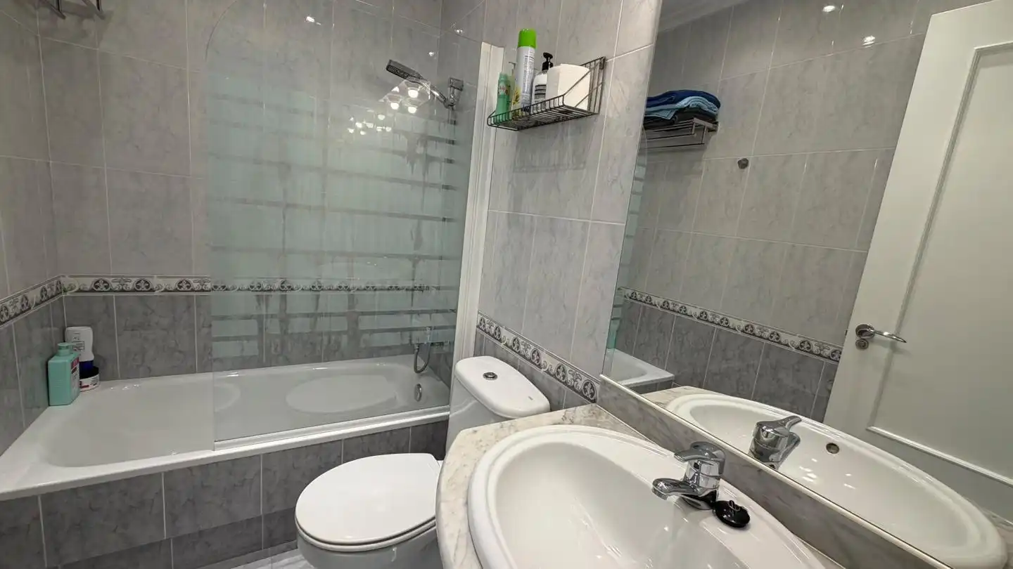 Badezimmer von Erdgeschoss zur Miete in Laredo
