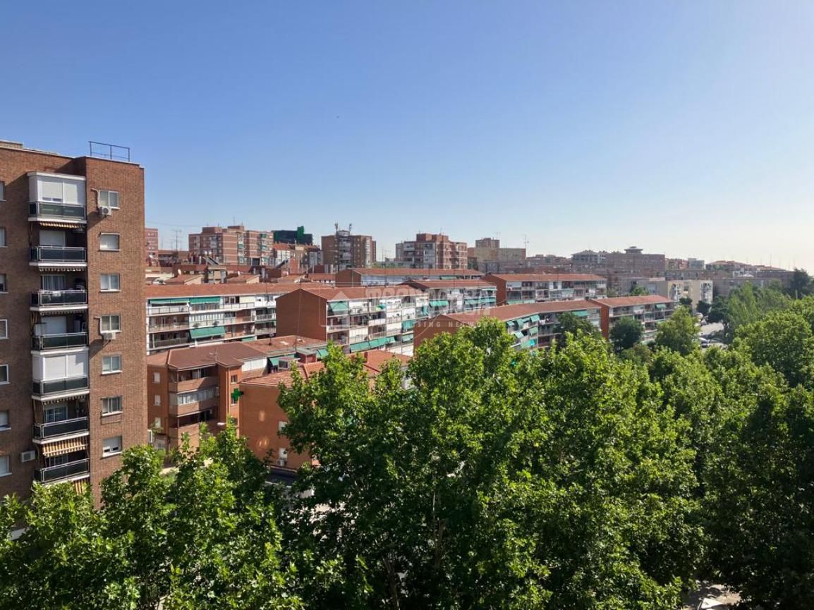 Vista exterior de Pis en venda en  Madrid Capital amb Calefacció