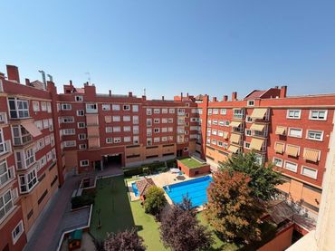 Àtic amb balcó de lloguer a Calle CERRO MINGUETE