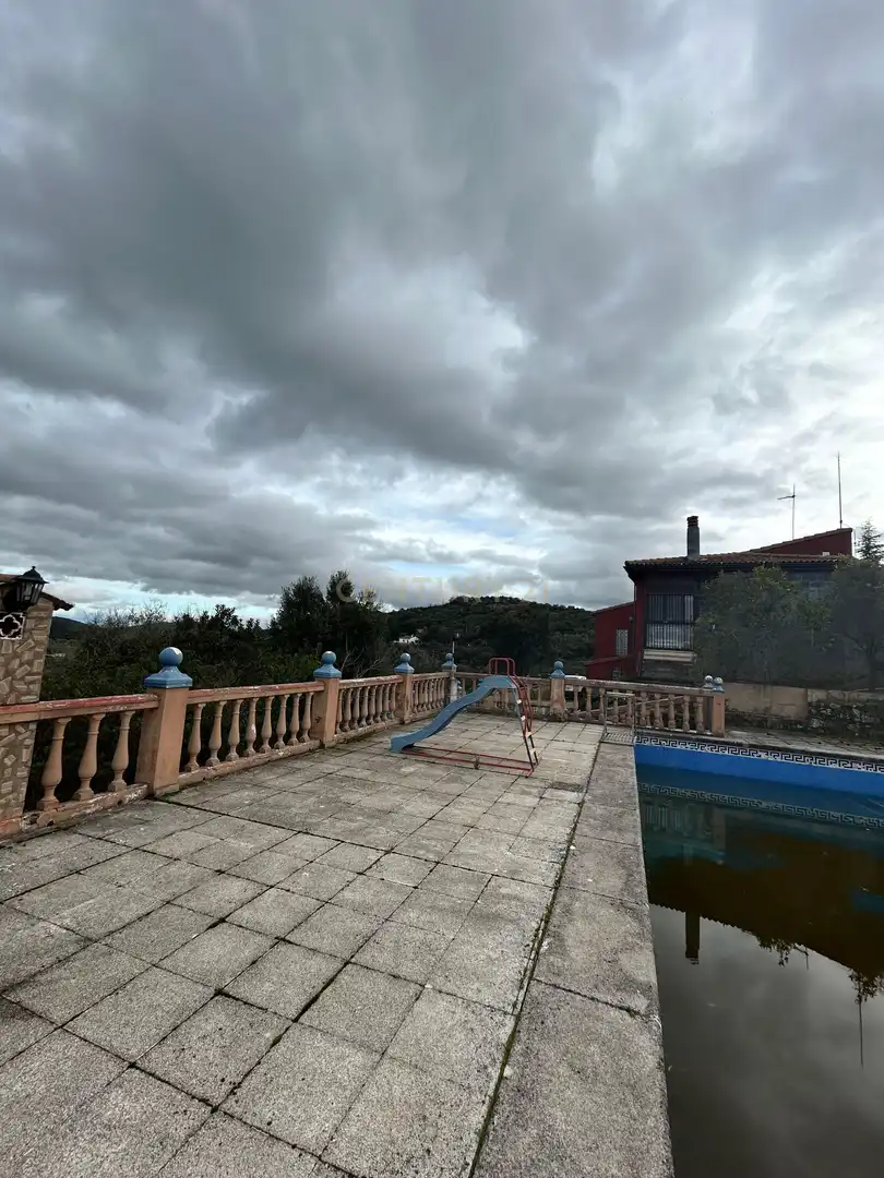 Piscina de Casa o xalet en venda en Cáceres amb Jardí privat i Piscina