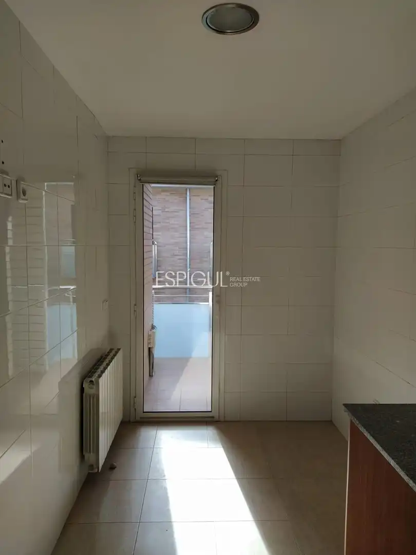 Maisonette zum Verkauf in Girona mit Klimaanlage, Heizung und Parkett
