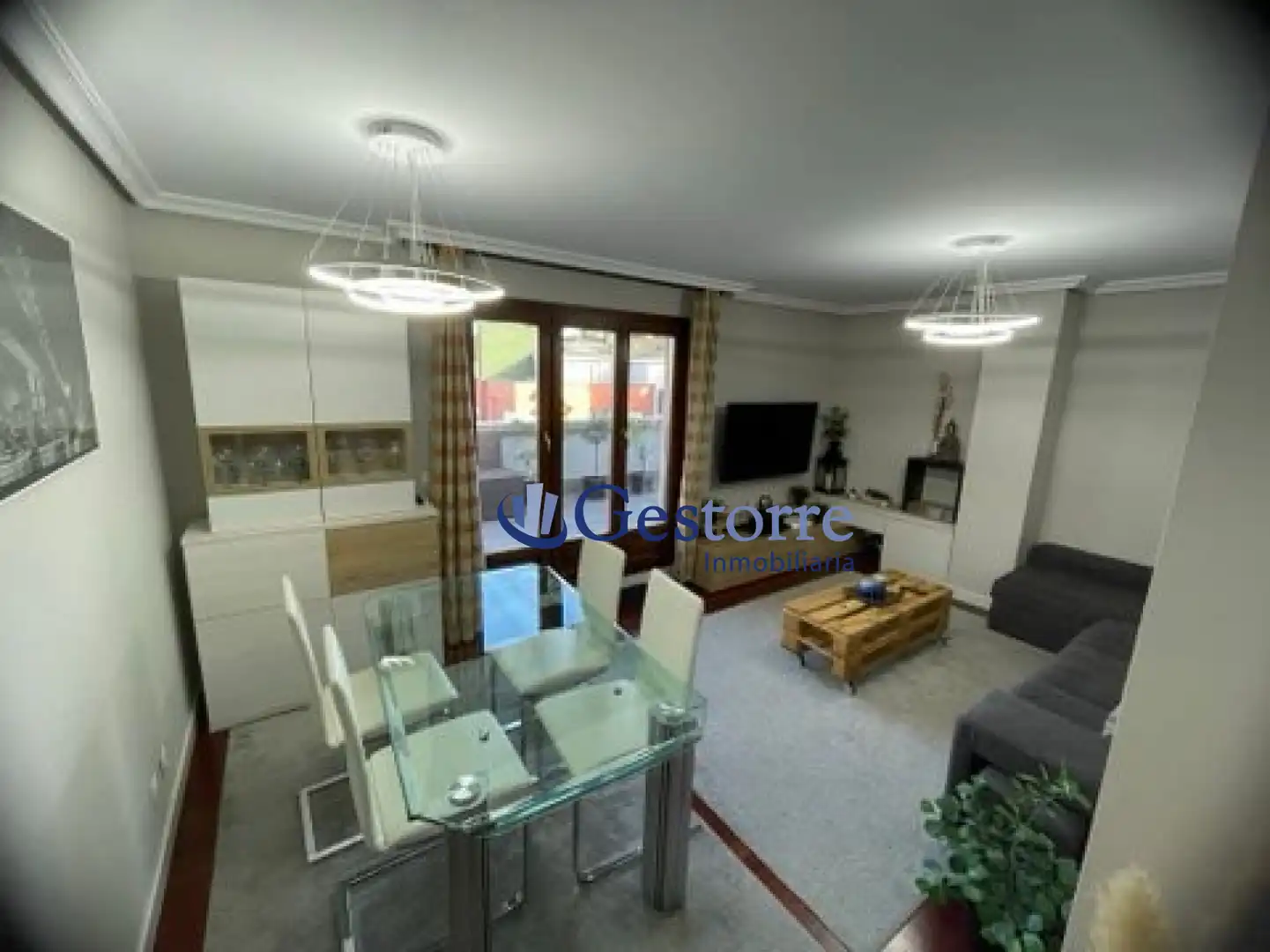 Sala d'estar de Àtic de lloguer en Oviedo  amb Calefacció i Terrassa