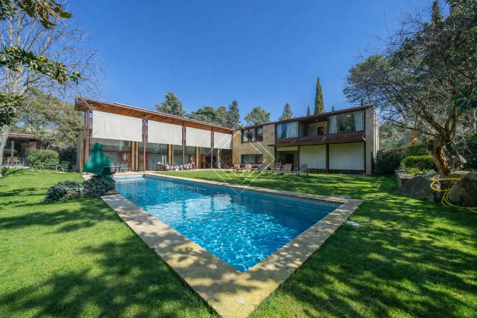 Detached house with pool for sale in Moncloa - Aravaca