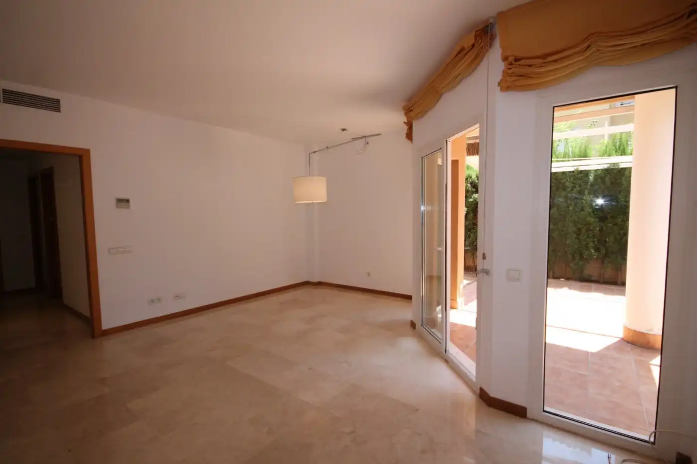 Living room of Flat for rent in  Palma de Mallorca  with Heating, Private garden and Terrace