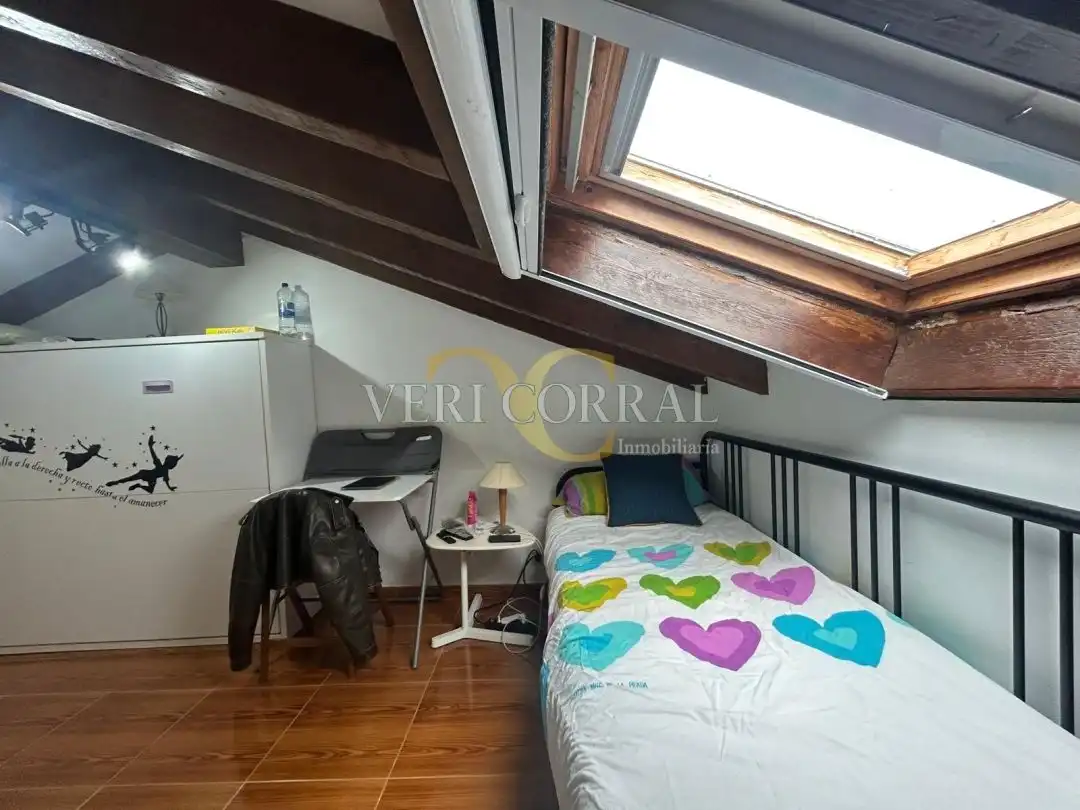 Dormitori de Casa adosada en venda en Llanes amb Calefacció i Moblat