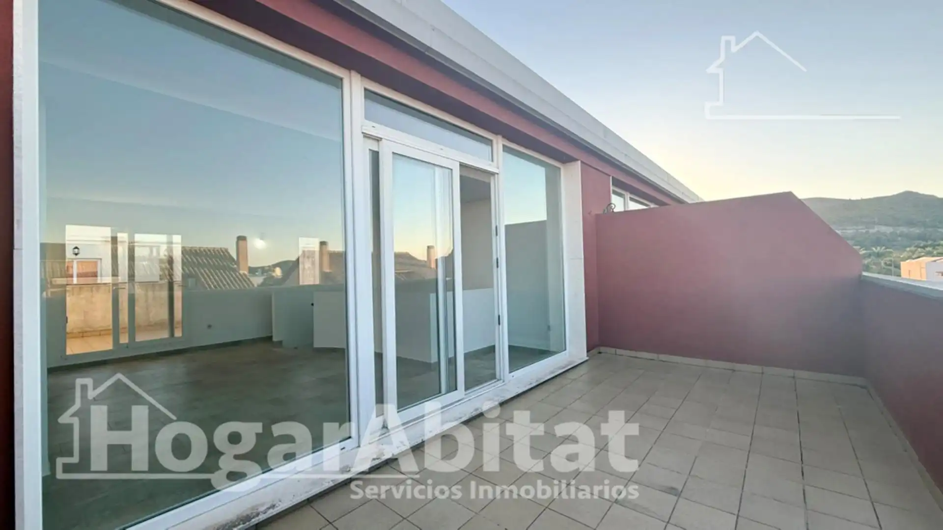 Adossat amb terrassa en venda a Calle les Germanías