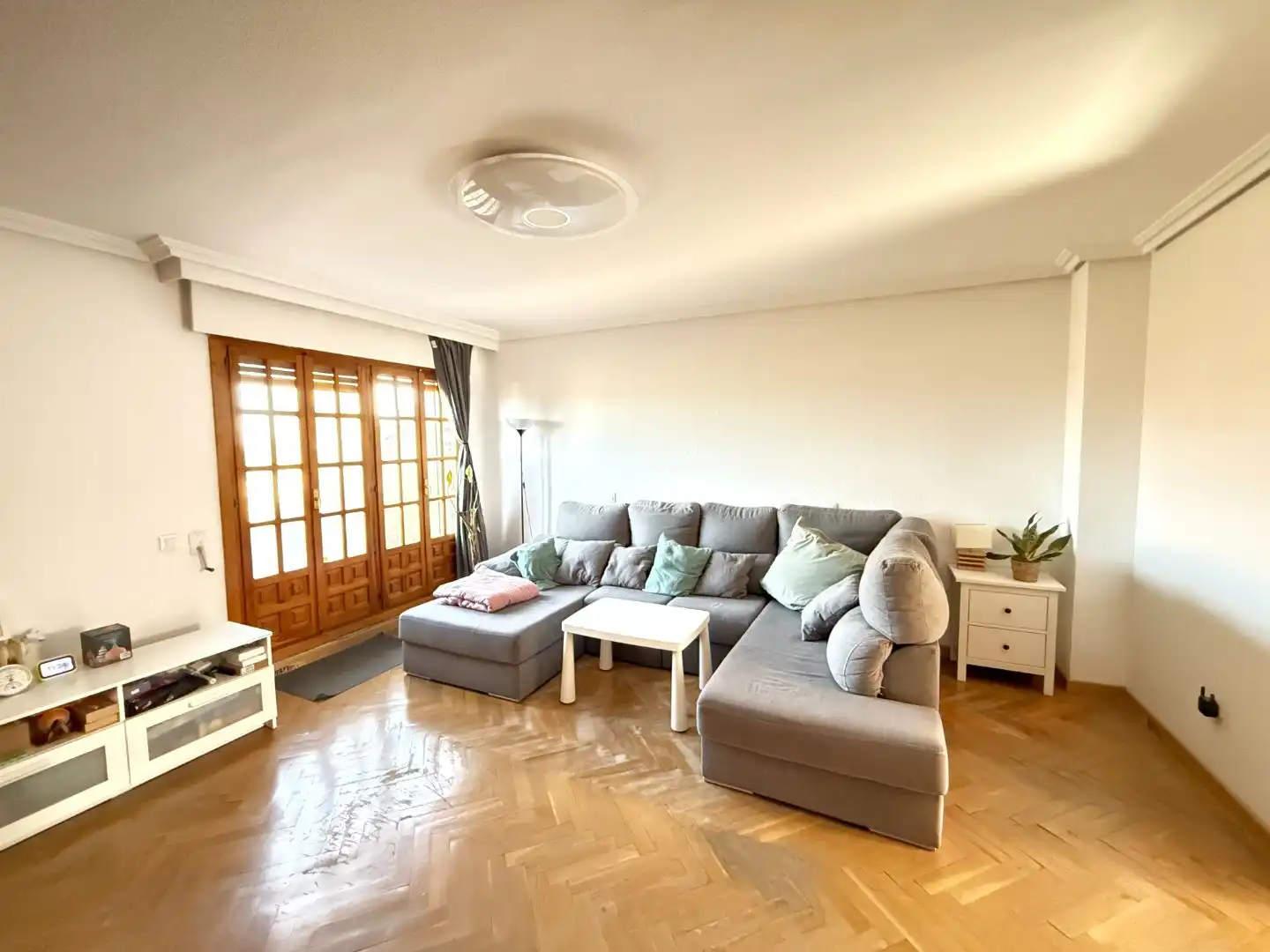 Sala d'estar de Casa o xalet en venda en Las Rozas de Madrid amb Aire condicionat, Terrassa i Piscina