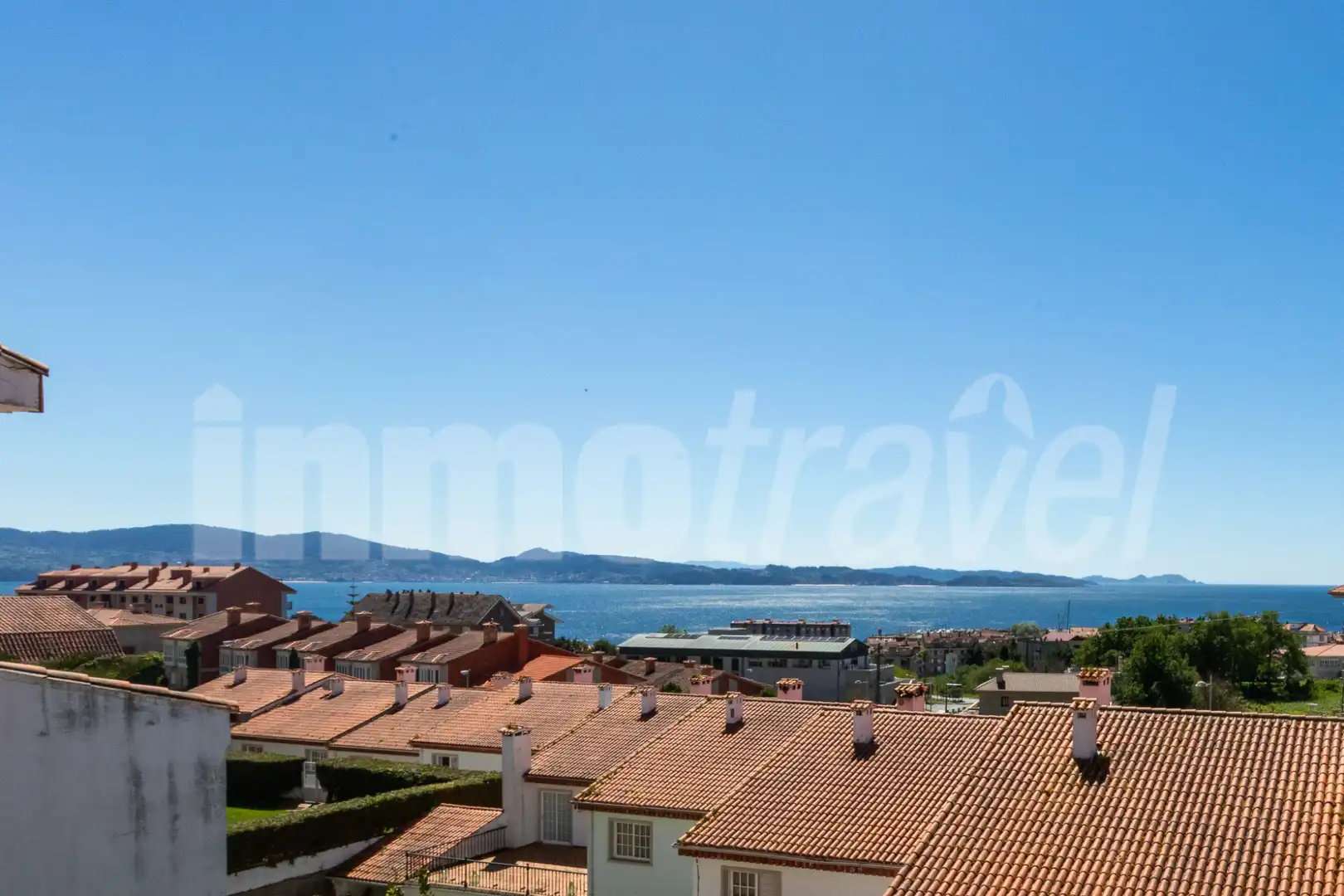 Vista exterior de Casa adosada de lloguer en Sanxenxo amb Jardí privat, Terrassa i Moblat