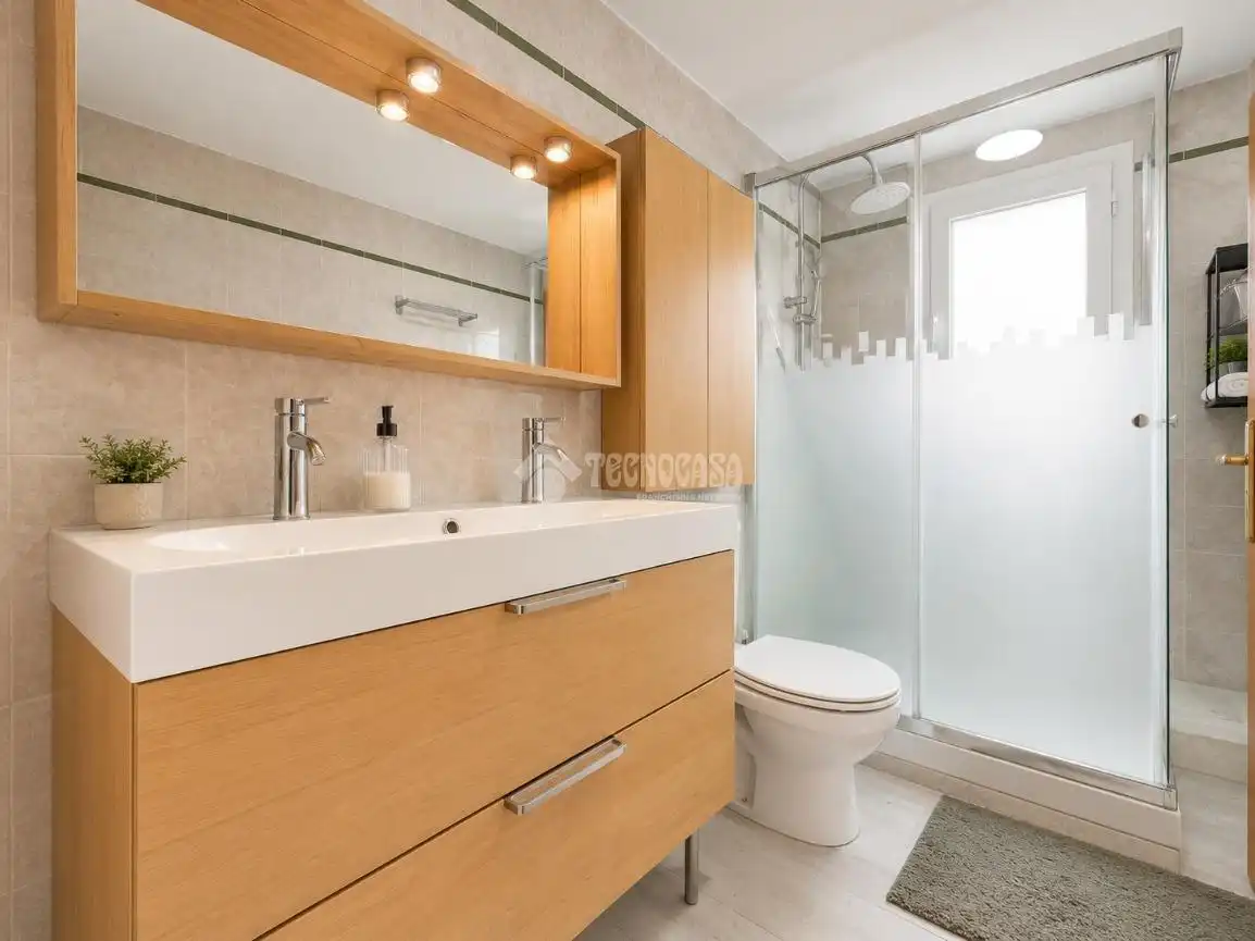 Bathroom of Flat for sale in San Martín de la Vega  with Air Conditioner, Private garden and Furnished