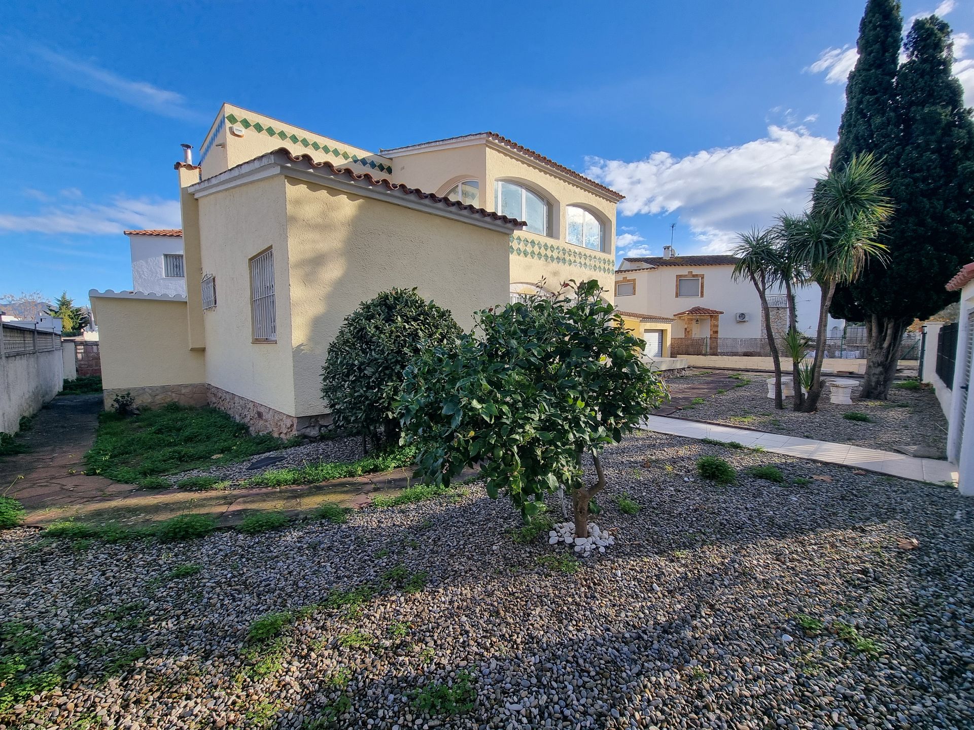 Vista exterior de Casa o xalet en venda en Empuriabrava amb Calefacció i Jardí privat