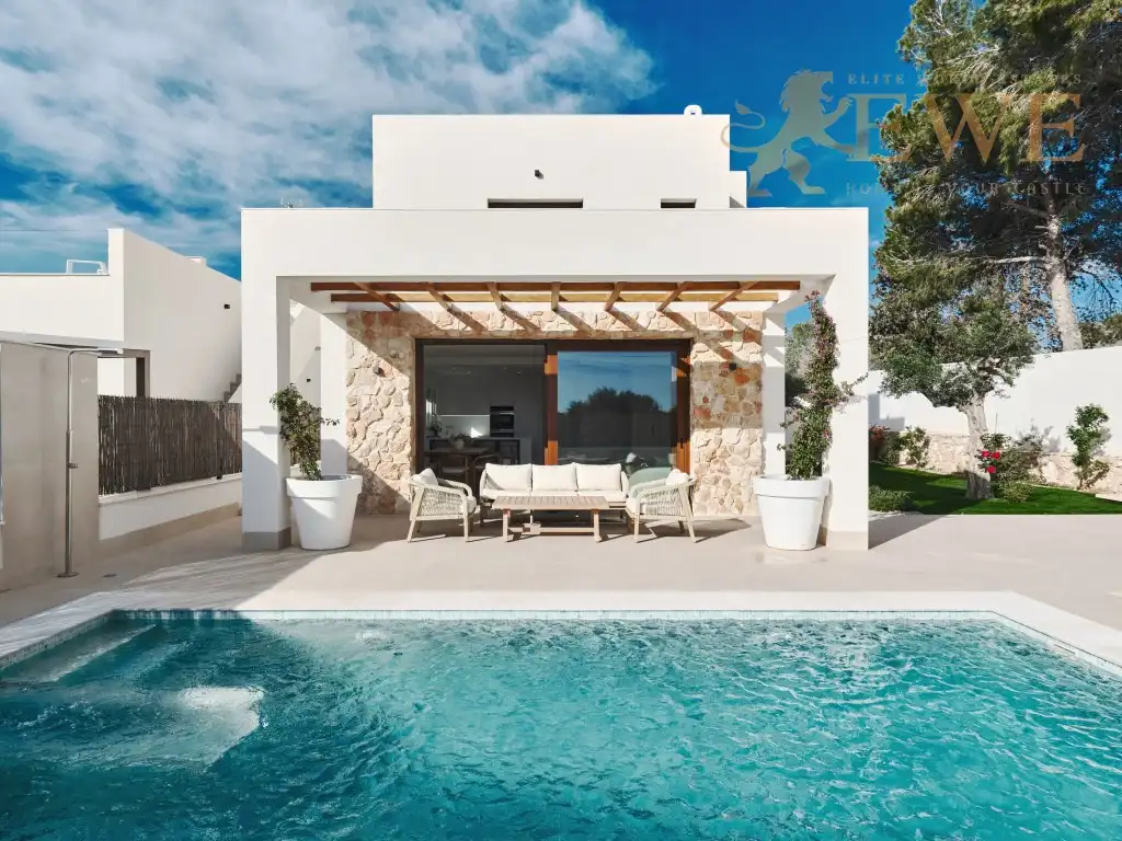 Casa amb piscina en venda a Avenida Ardillas-Lomas Don Juan