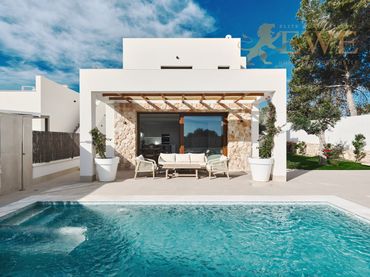 Casa amb piscina en venda a Avenida Ardillas-Lomas Don Juan