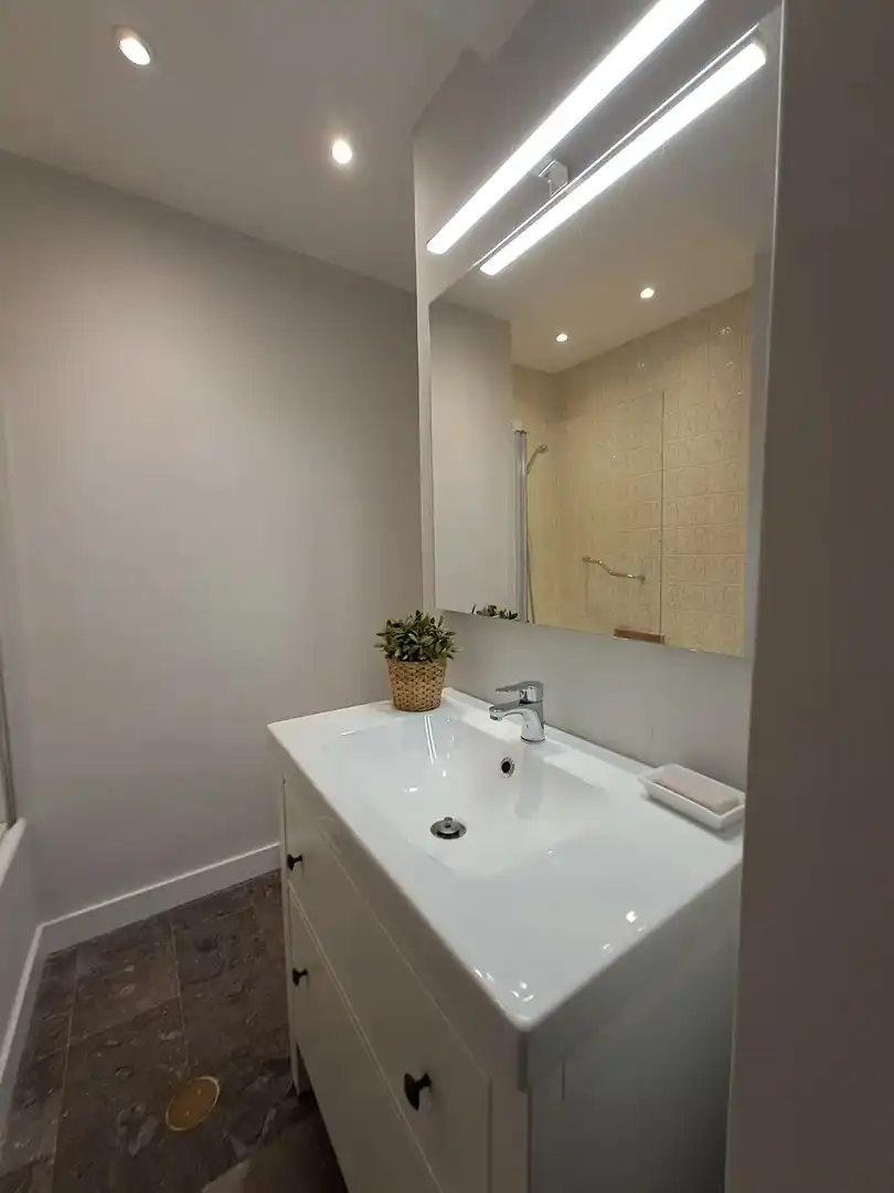 Baño de Piso de alquiler en A Coruña Capital  con Calefacción, Terraza y Amueblado