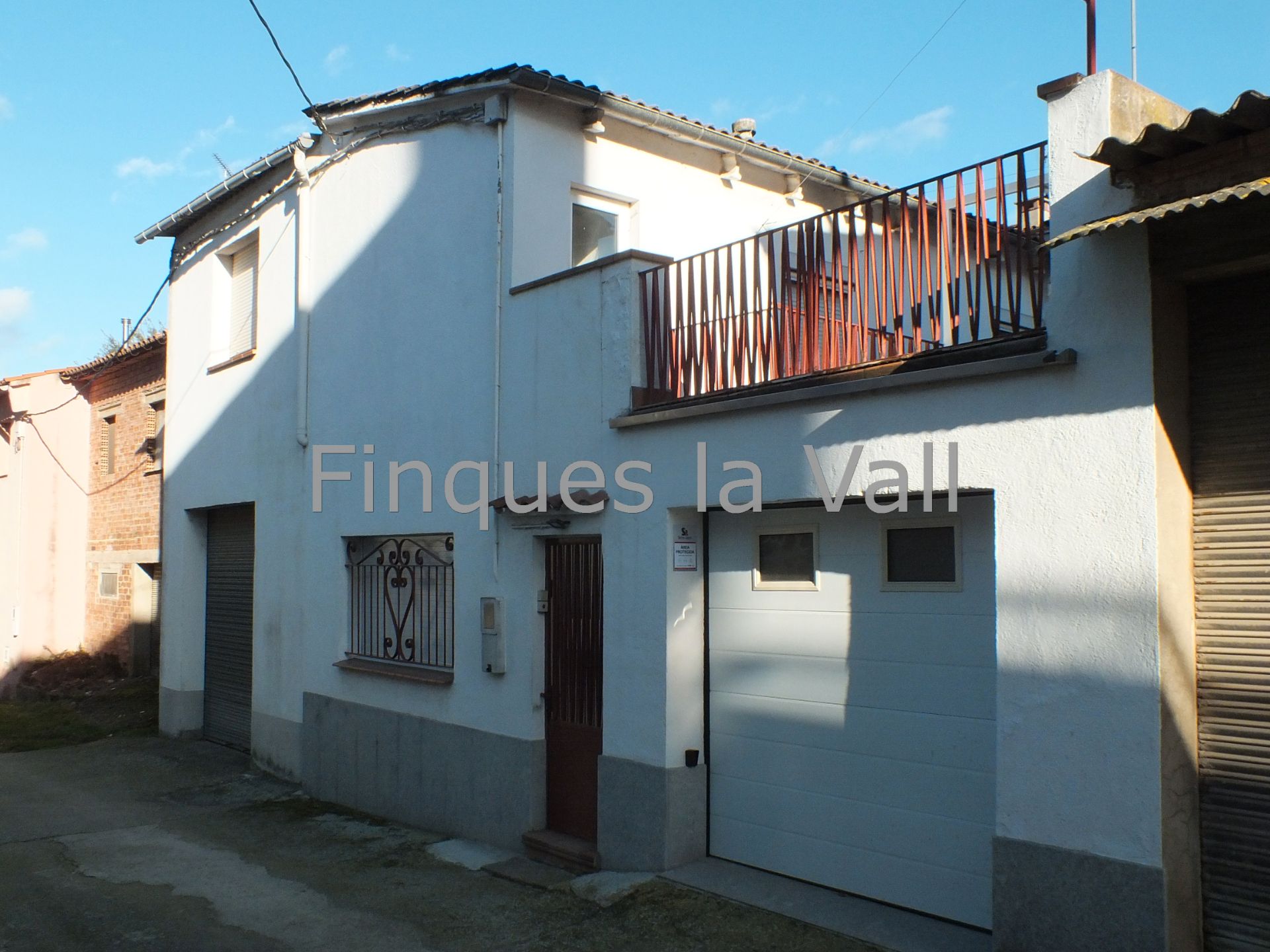 Vista exterior de Casa adosada en venda en Santa Eugènia de Berga amb Calefacció, Terrassa i Forn