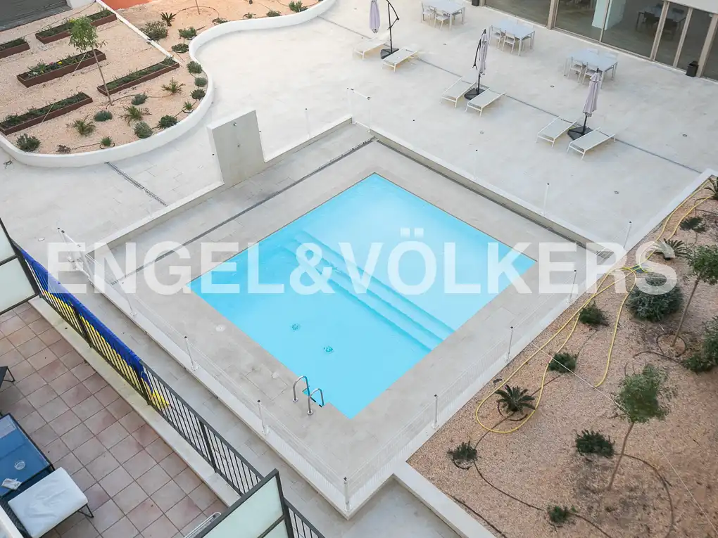 Swimming pool of Flat for sale in Valencia  with Air Conditioner, Heating and Storage room