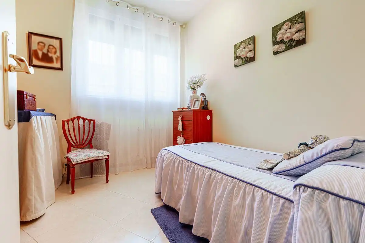 Schlafzimmer von Erdgeschoss zum Verkauf in Madrid mit Heizung
