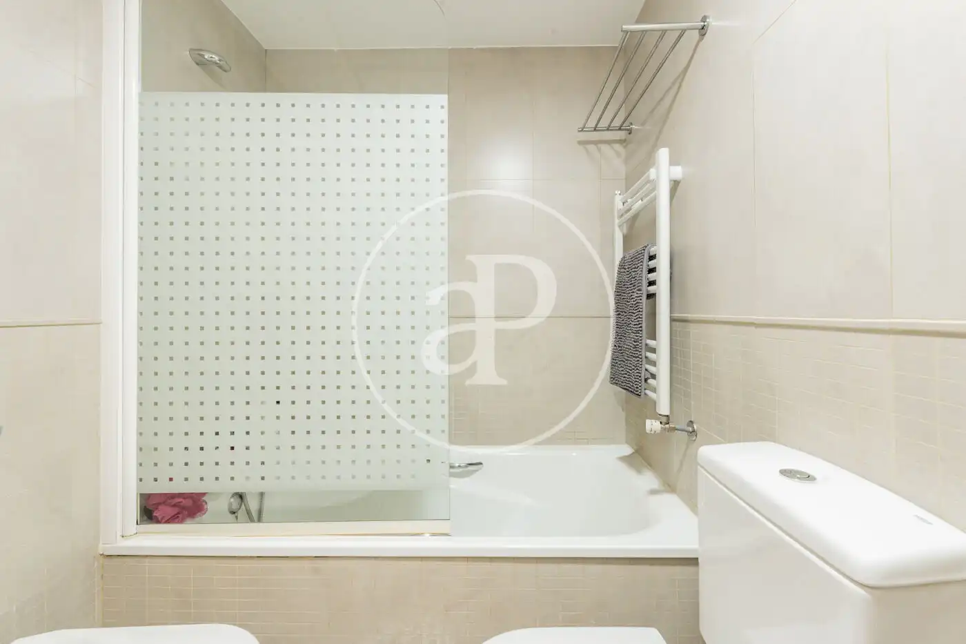 Bathroom of Flat for sale in Madrid  with Heating, Private garden and Terrace