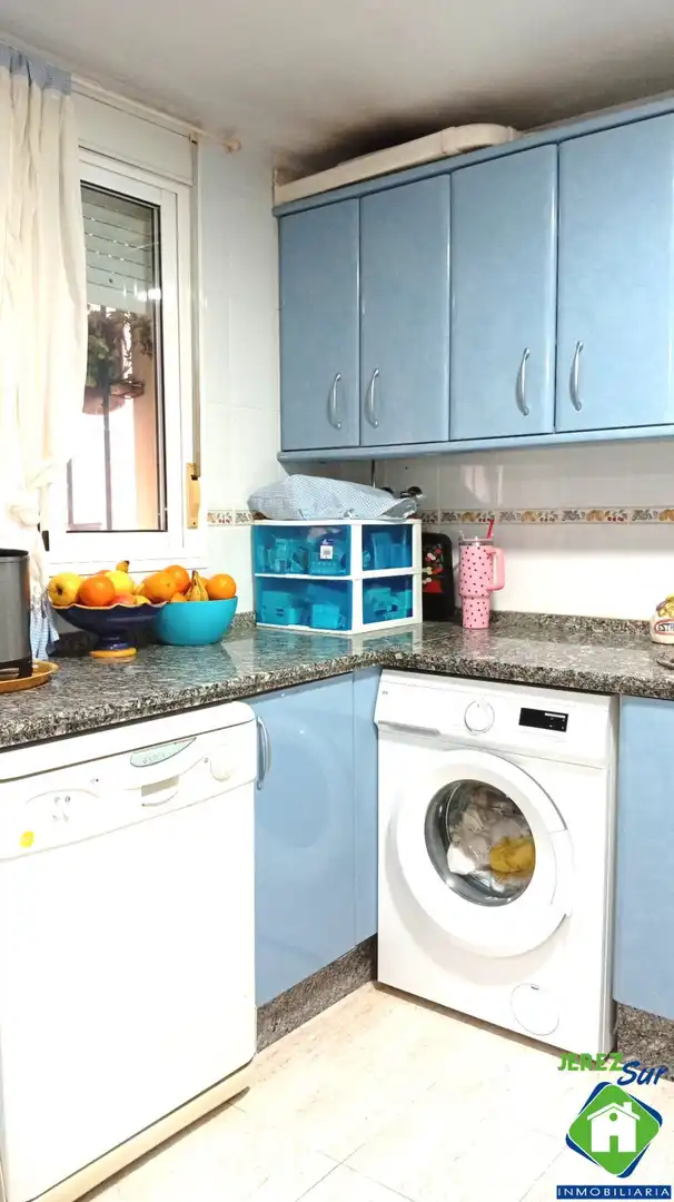 Kitchen of Flat for sale in Jerez de la Frontera  with Air Conditioner and Storage room