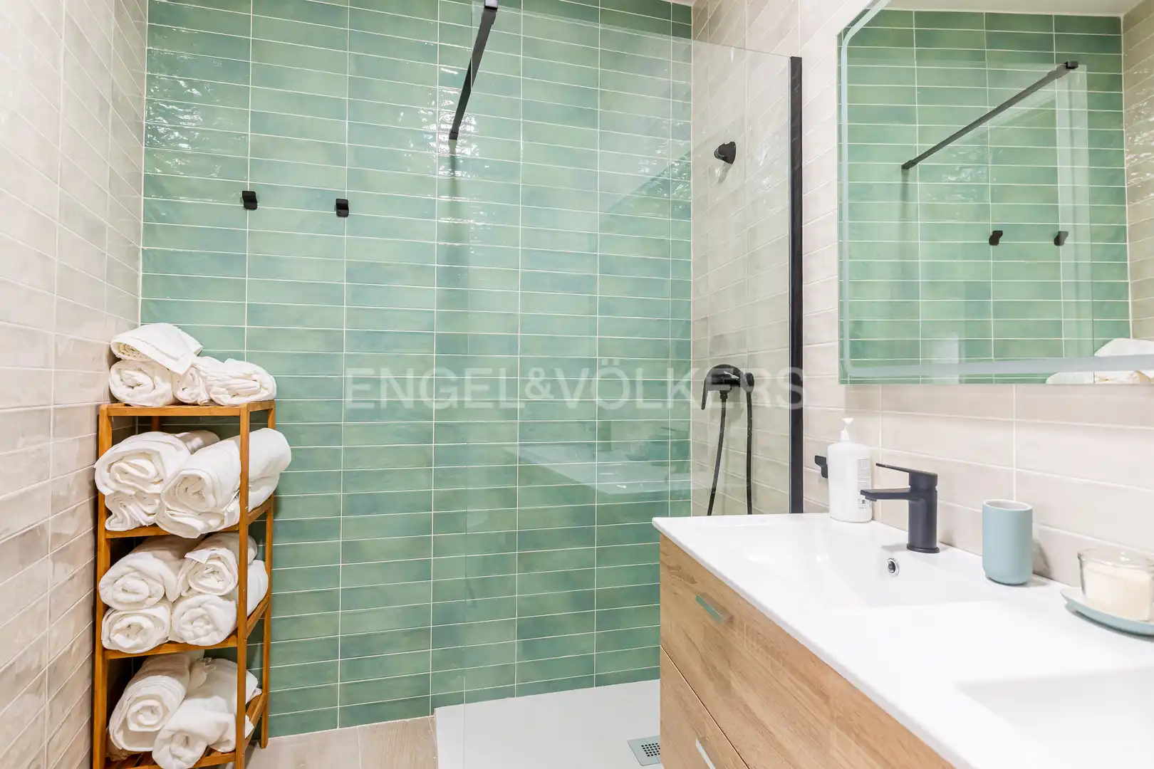 Baño de Piso de alquiler en Sevilla con Aire acondicionado y Calefacción