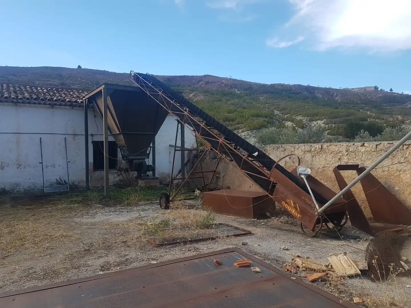 Vista exterior de Nau industrial en venda en Hinojares