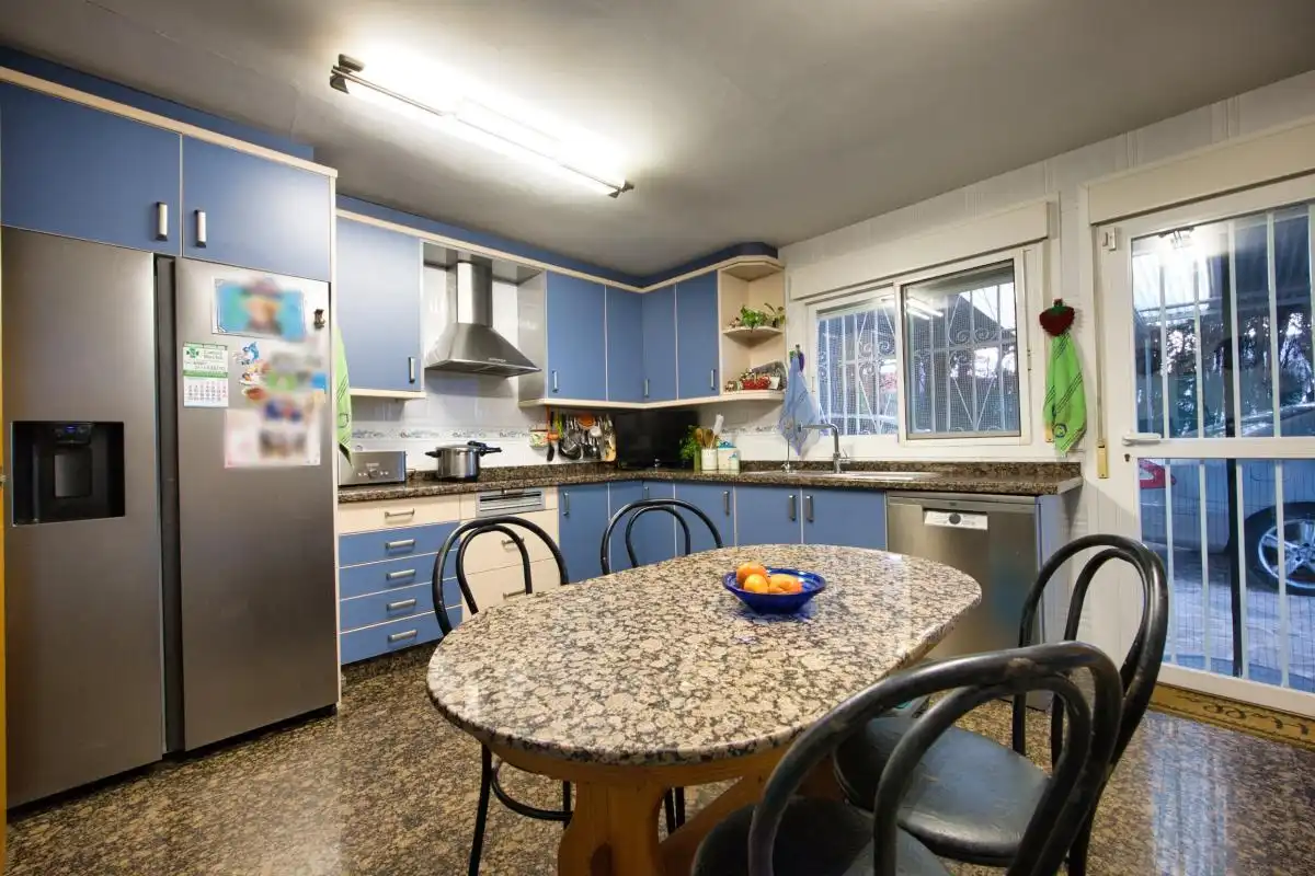 Cocina de Casa o chalet en venta en L'Alfàs del Pi con Aire acondicionado, Calefacción y Jardín privado
