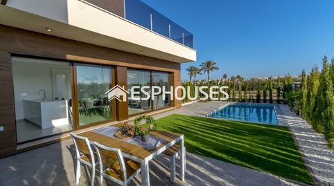 Villa independiente cerca del mar y en el Campo de Golf