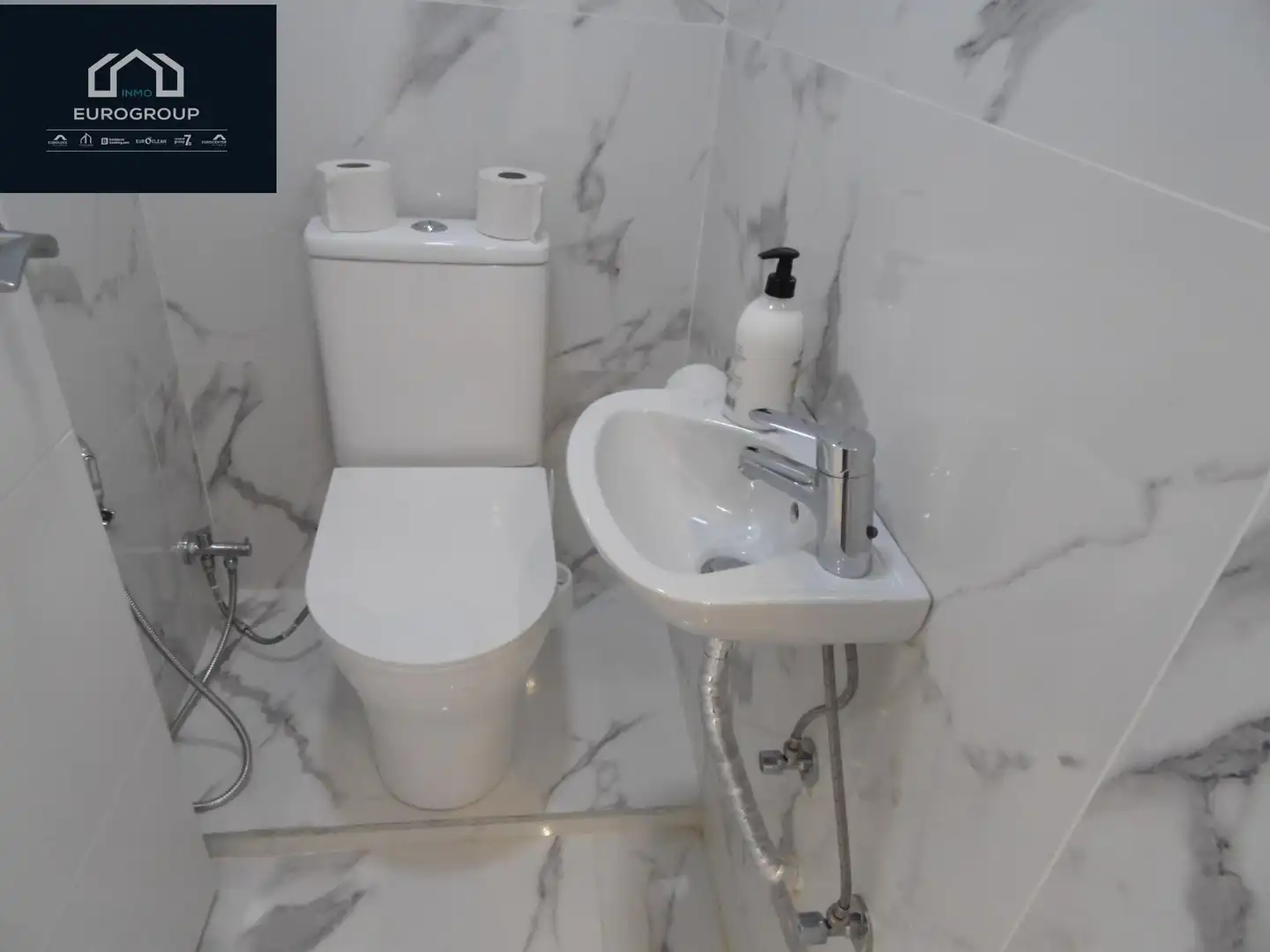 Baño de Apartamento de alquiler en Benidorm con Aire acondicionado, Calefacción y Amueblado