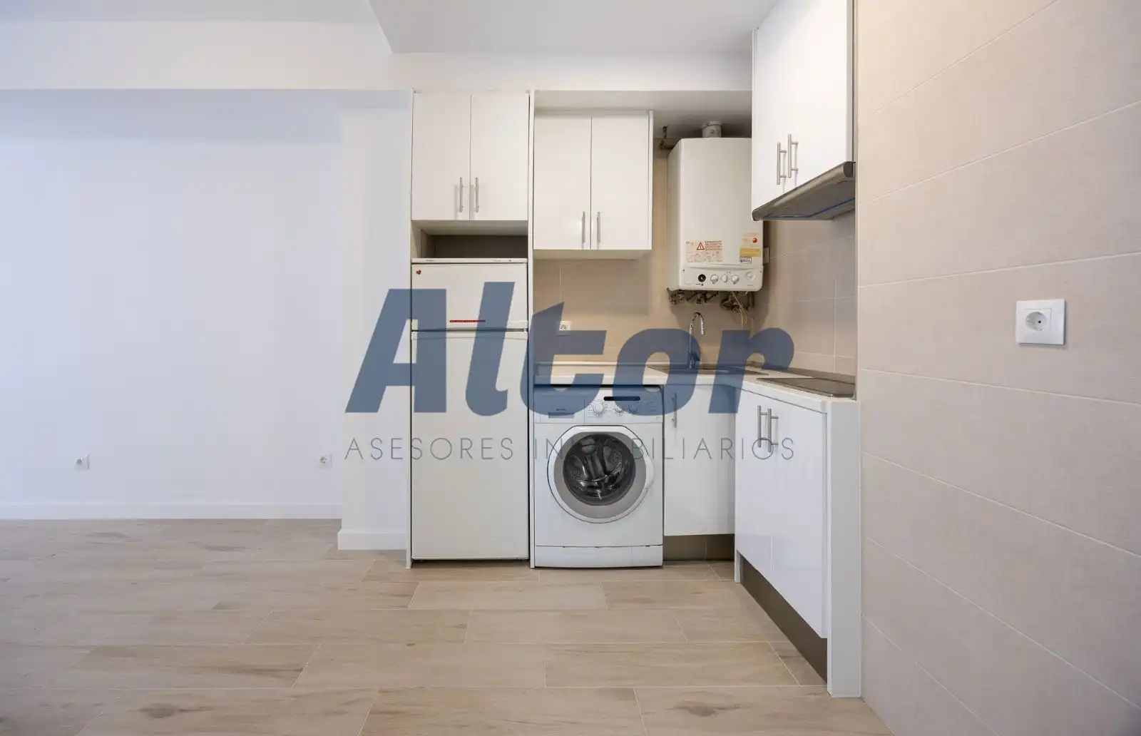 Kitchen of Flat for sale in Madrid  with Air Conditioner, Heating and Storage room