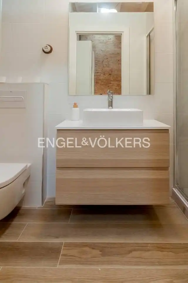 Bany de Àtic de lloguer en Barcelona amb Aire condicionat, Calefacció i Parquet