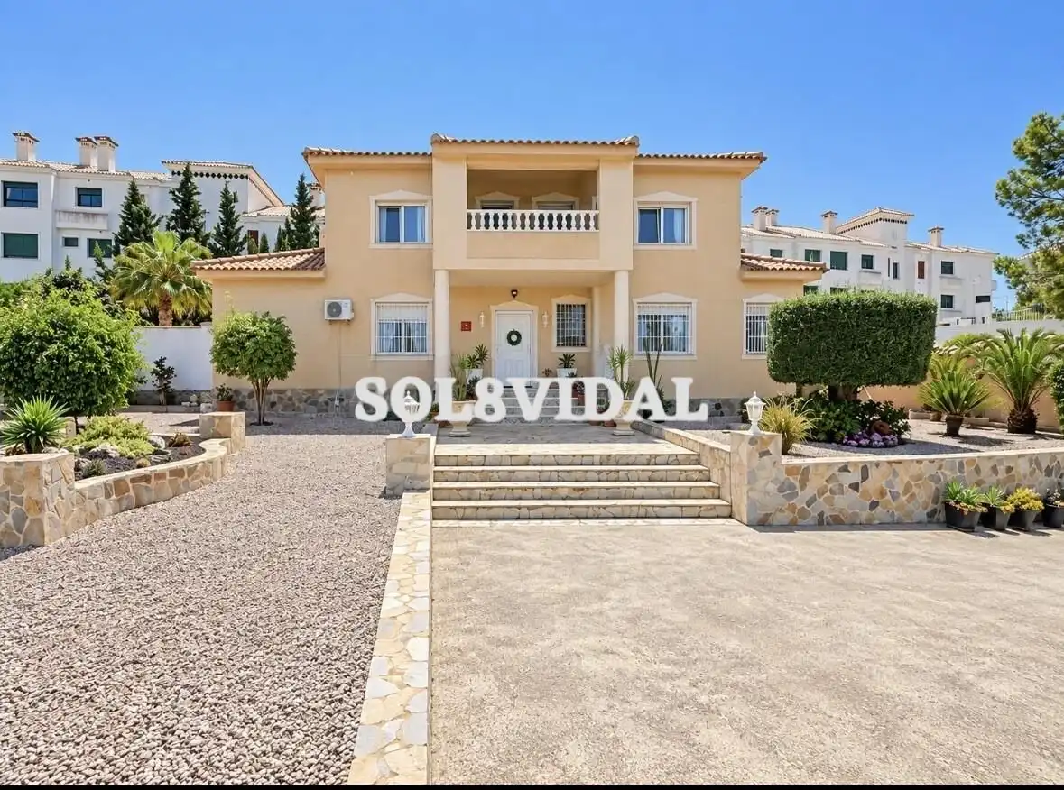 Chalet con terraza en venta en Orihuela Costa, imagen 2