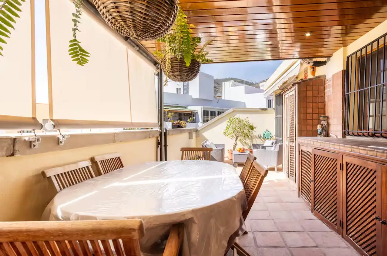 Terrasse von Wohnungen zur Miete in Santa Cruz de Tenerife mit Klimaanlage, Heizung und Privatgarten