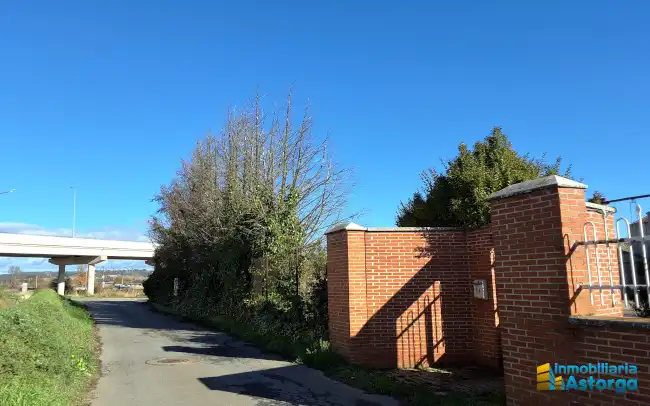 Vista exterior de Casa o chalet en venta en Astorga con Calefacción, Jardín privado y Parquet