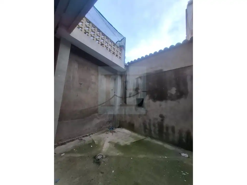 Edificio en venta en Montbrió del Camp