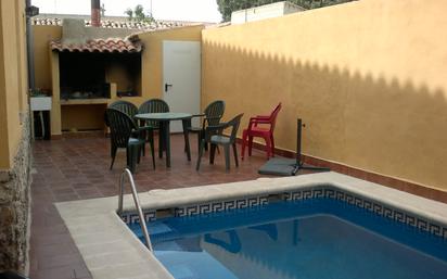 Piscina de Casa o xalet en venda en Casas de Juan Núñez amb Calefacció, Piscina i Moblat