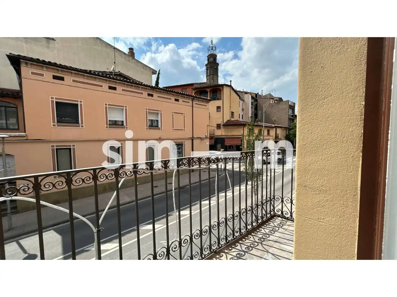 Exterior view of Houses for sale in Manlleu  with Air Conditioner, Parquet flooring and Terrace