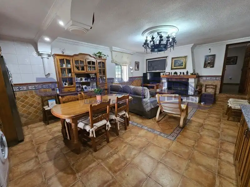 Menjador de Finca rústica en venda en Ciudad Real amb Aire condicionat, Parquet i Traster