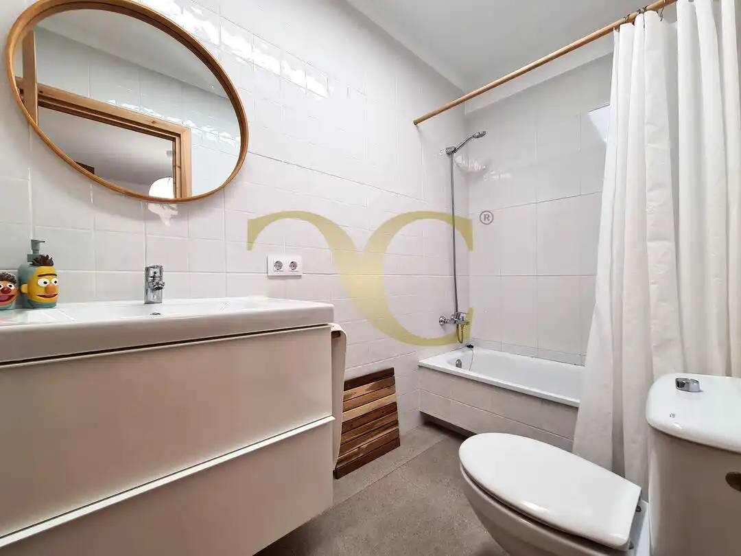 Baño de Piso en venta en Gijón  con Calefacción, Terraza y Balcón