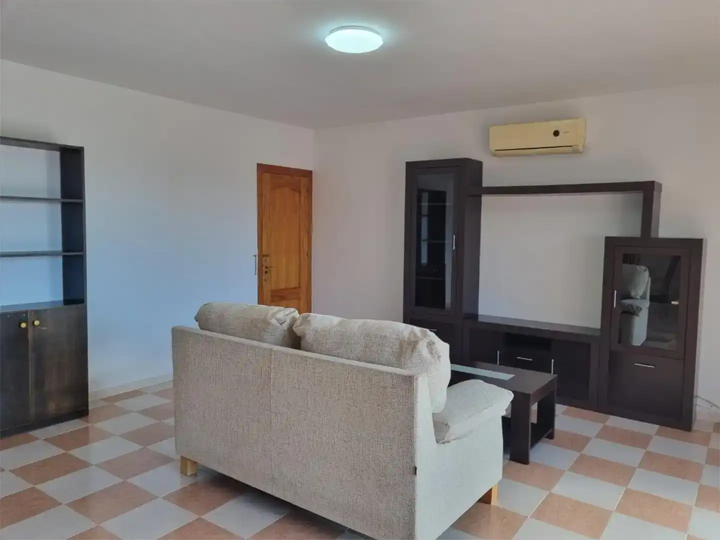 Sala d'estar de Casa o xalet de lloguer en Almuñécar amb Aire condicionat i Balcó