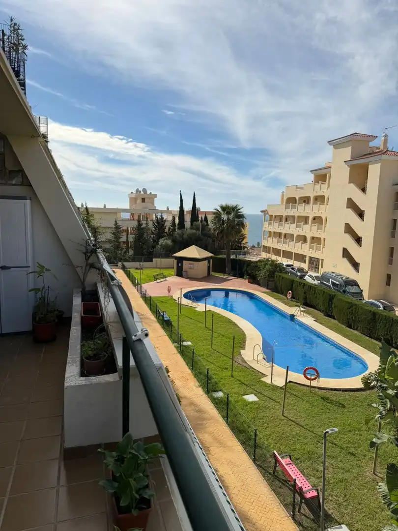 Vista exterior de Piso en venta en Benalmádena con Calefacción, Terraza y Piscina comunitaria
