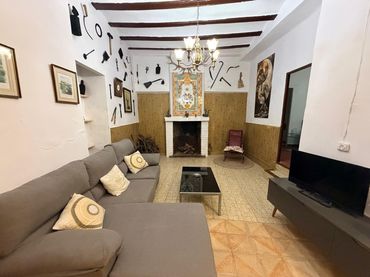 Casa rústica amb balcó en venda a Castelló de Rugat