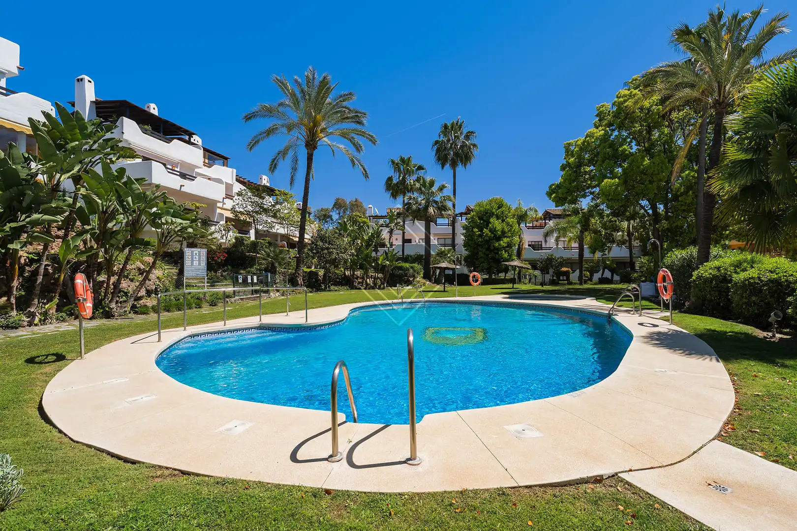 Chalet con piscina en venta en Milla de Oro