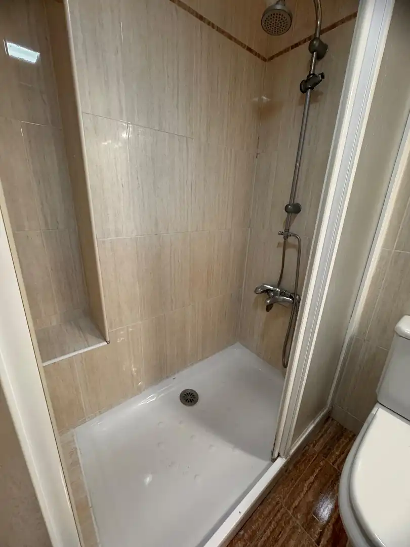 Baño de Piso de alquiler en Florida - Ciudad de Asís