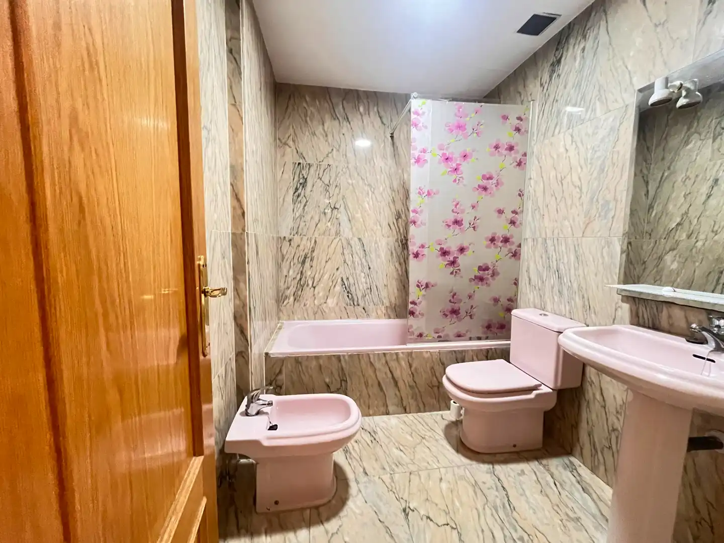 Bathroom of Flat for sale in Fuenlabrada  with Air Conditioner, Heating and Balcony