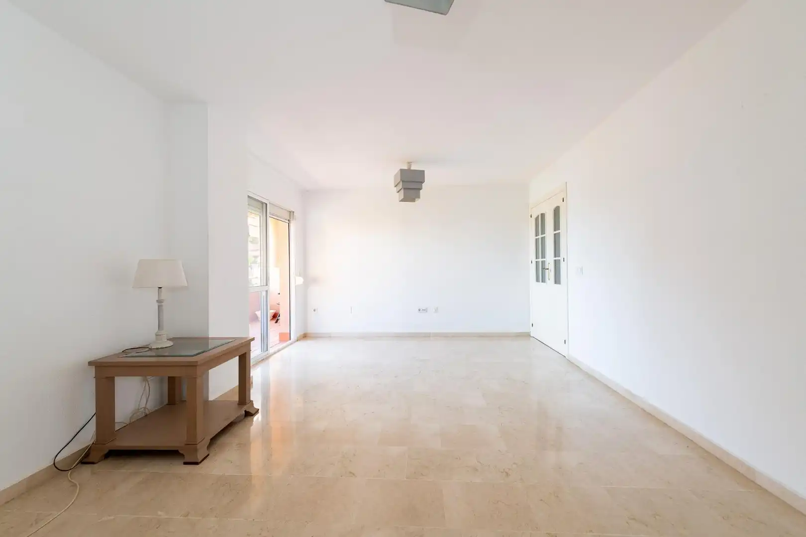 Sala de estar de Piso en venta en Málaga con Aire acondicionado, Terraza y Piscina comunitaria