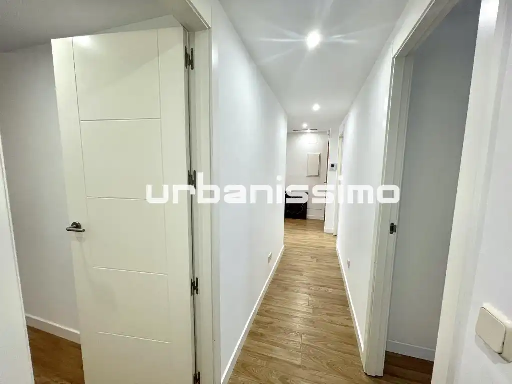 Flat for rent in Calle de Granada, Pacífico