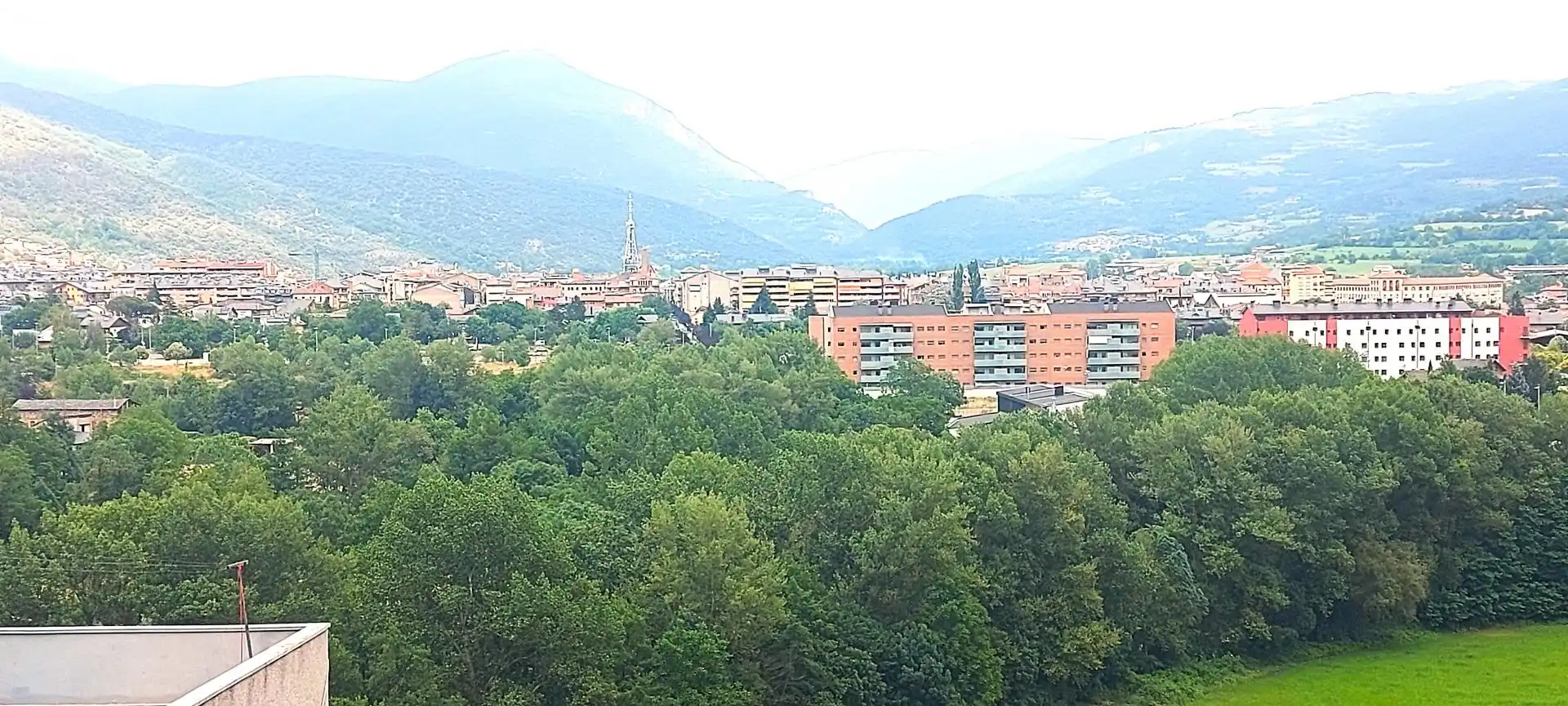 Vista exterior de Casa o xalet en venda en La Seu d'Urgell amb Calefacció