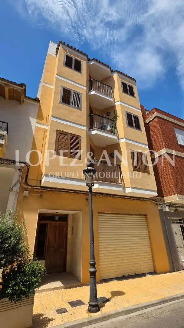 Außenansicht von Wohnung zum Verkauf in L'Eliana mit Terrasse und Balkon