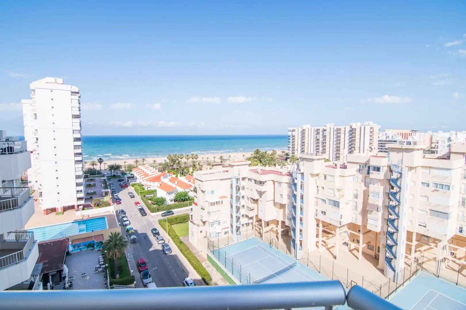 Appartement compact avec piscine à vendre à Playa de Gandia