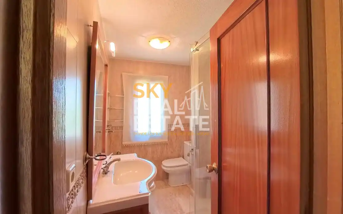 Bathroom of Flat for sale in Fuenlabrada  with Air Conditioner, Furnished and Balcony