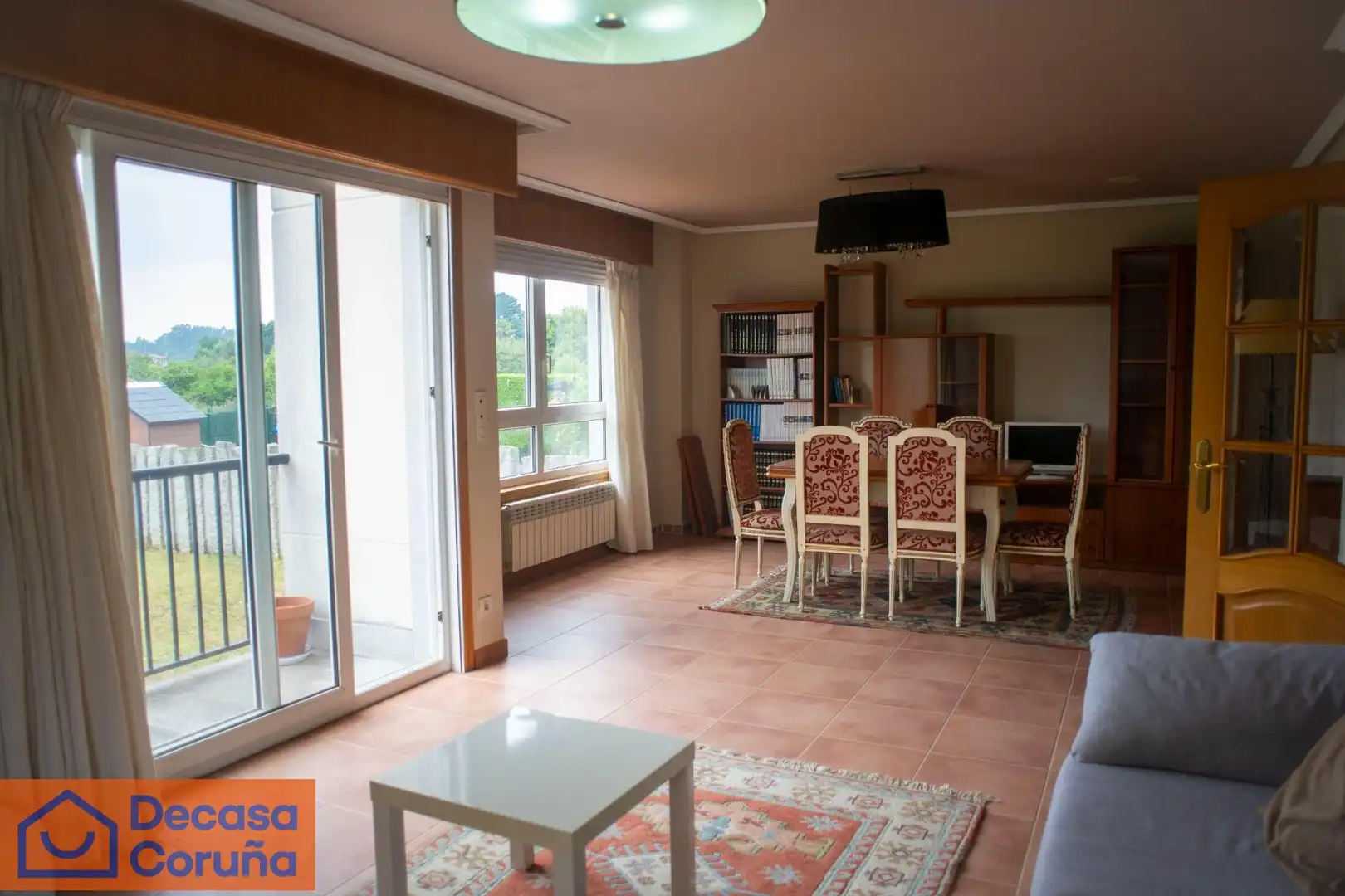 Sala de estar de Casa o chalet de alquiler en Oleiros con Calefacción, Parquet y Terraza
